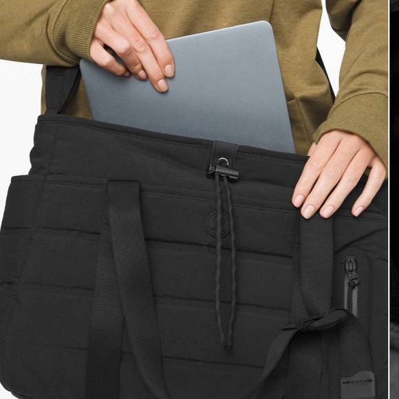 ❗️NWT❗️| Lululemon | Dash All Day Duffel. - Picture 4 of 9